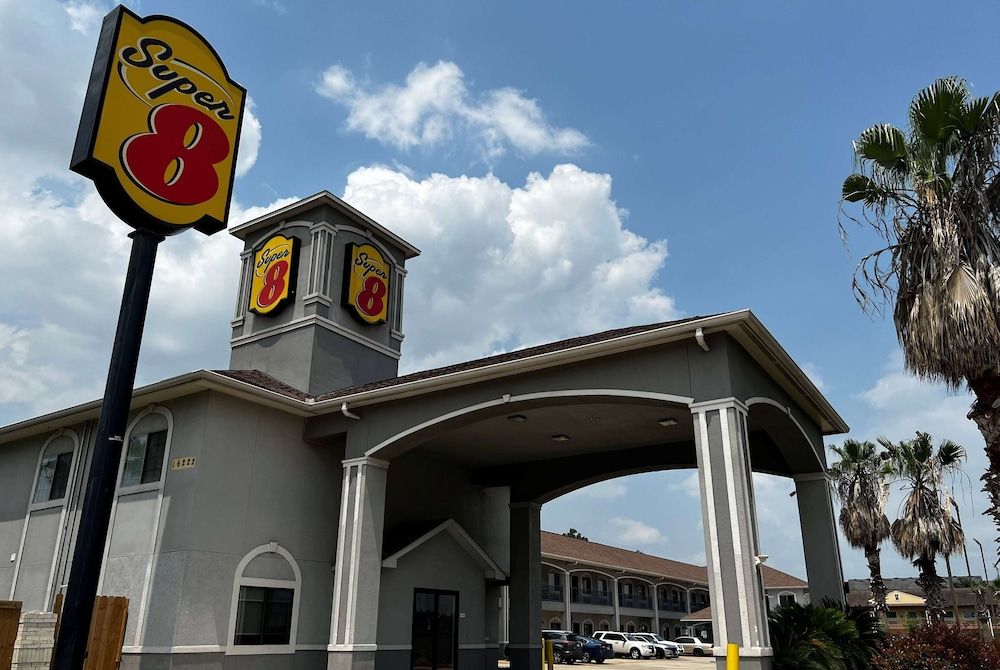 undefined Super 8 by Wyndham Houston North I-45 5