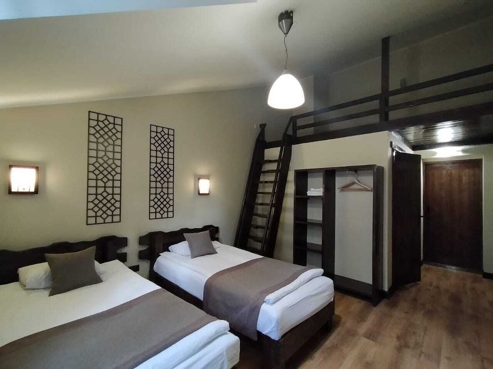 Saraishyq Hotel Standard Twin Room 4