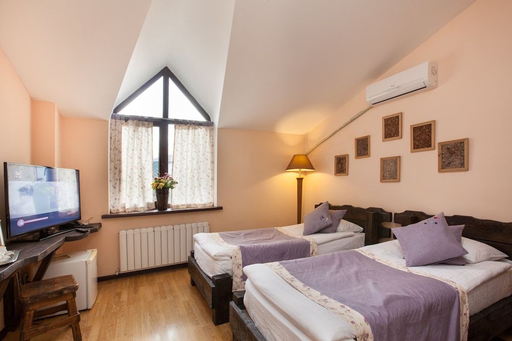 Saraishyq Hotel Standard Twin Room 3