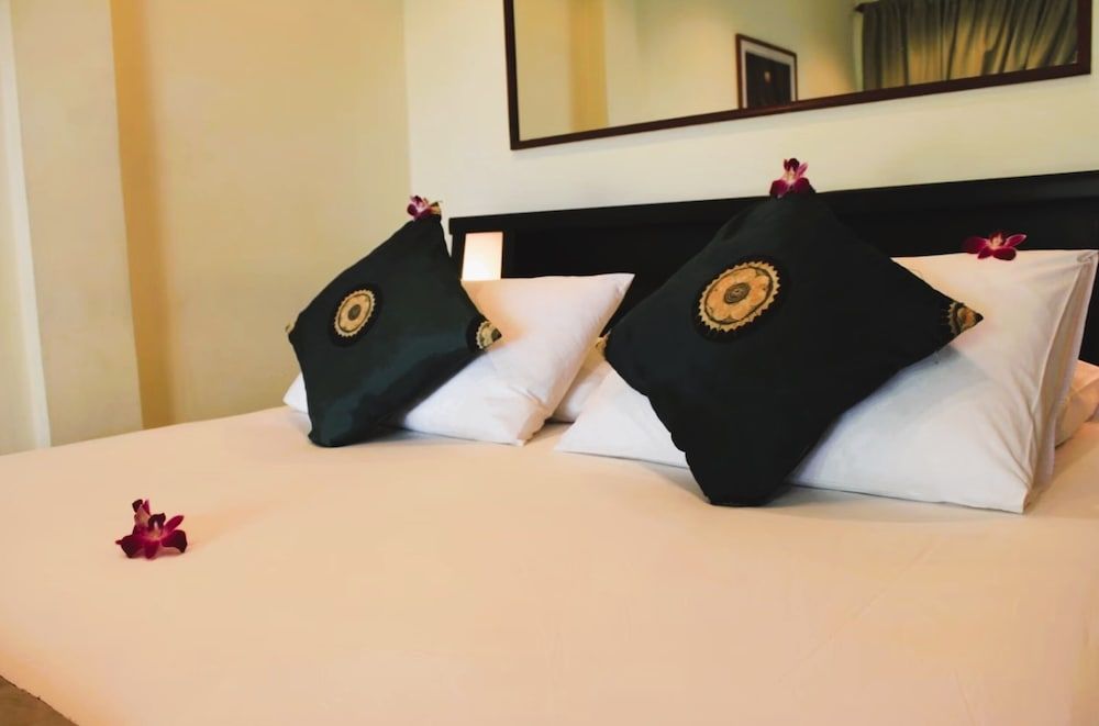 undefined The Waterfront Hotel at Fisherman's Village 10