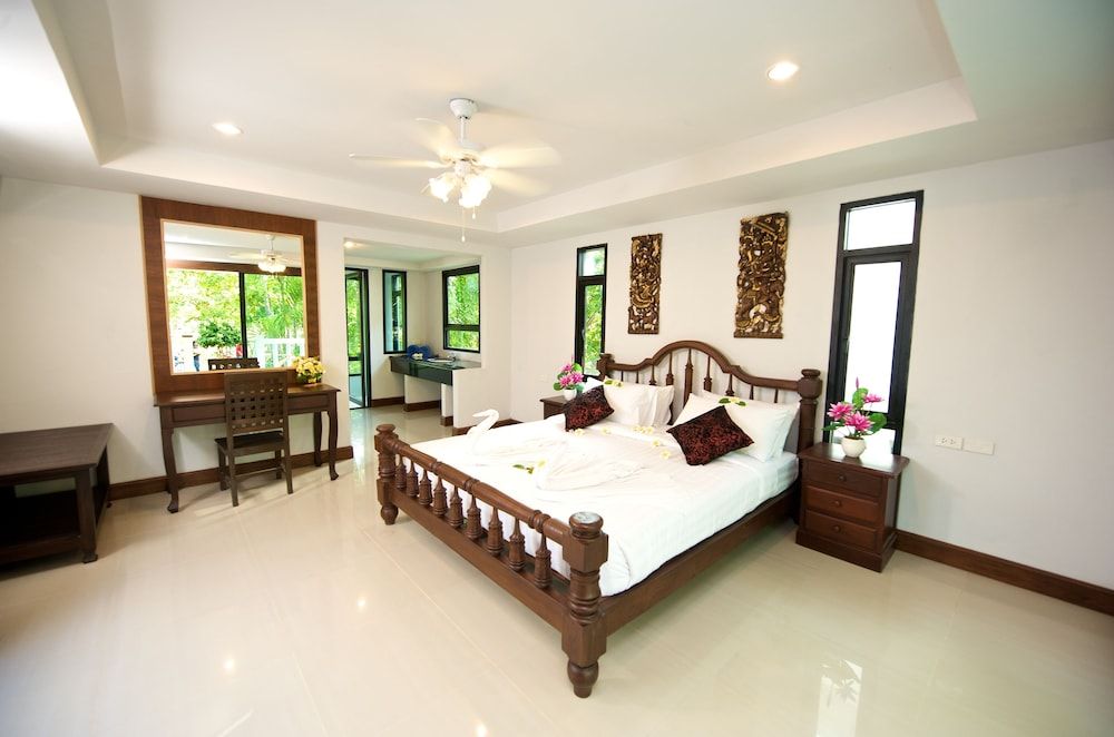 Lagoon Room