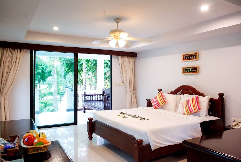 Lagoon Room