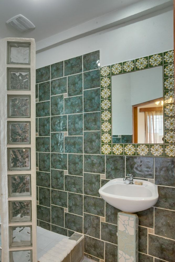 Venus Hotel Deluxe King 9