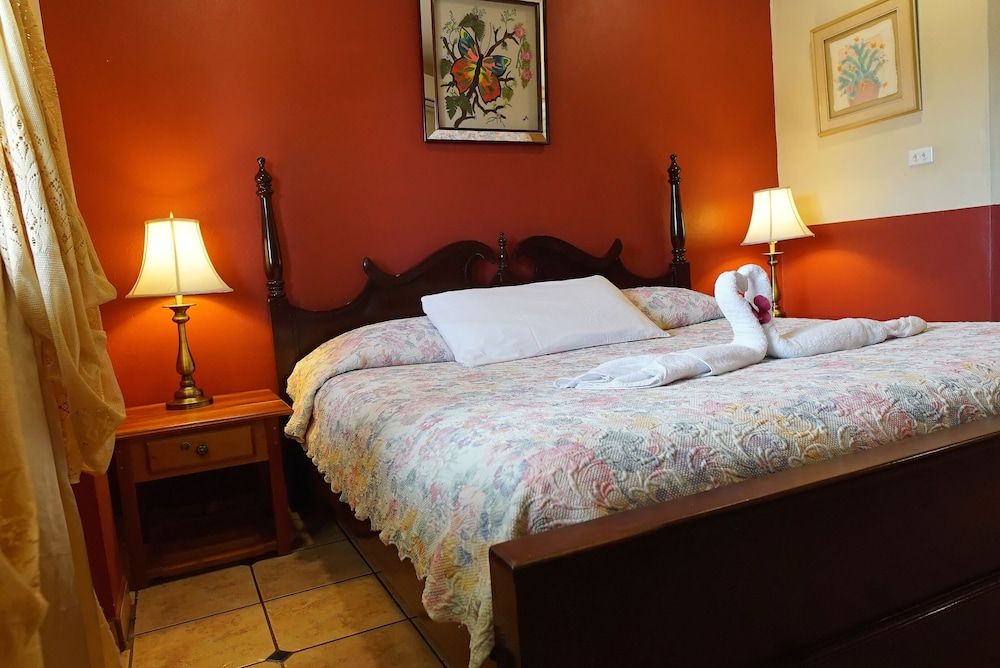 Venus Hotel Deluxe King 4