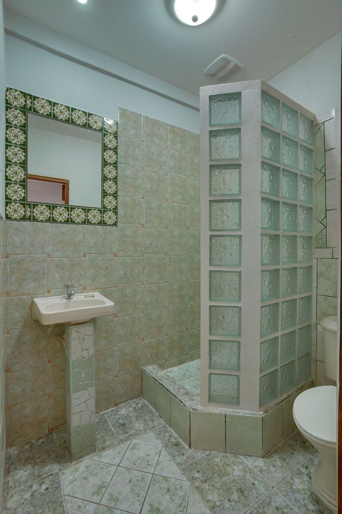 Venus Hotel Deluxe King 10