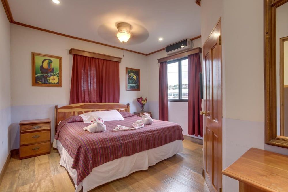 Venus Hotel Deluxe King 8