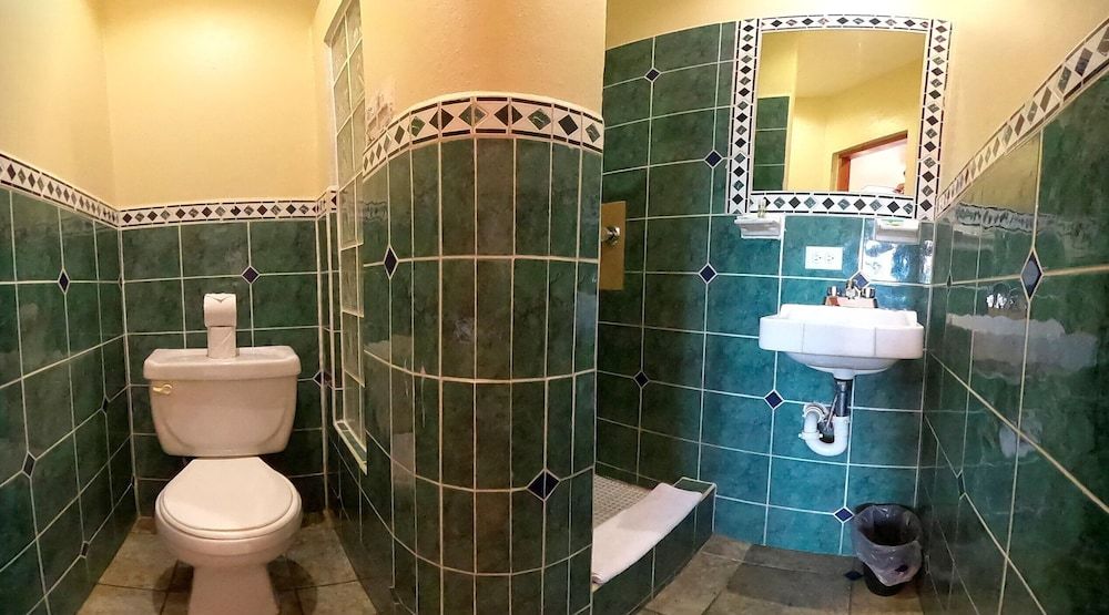 Venus Hotel Deluxe King 11