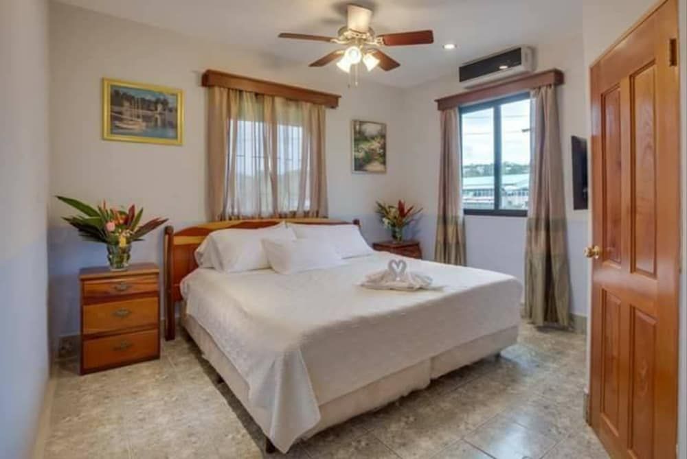 Venus Hotel Deluxe King 3