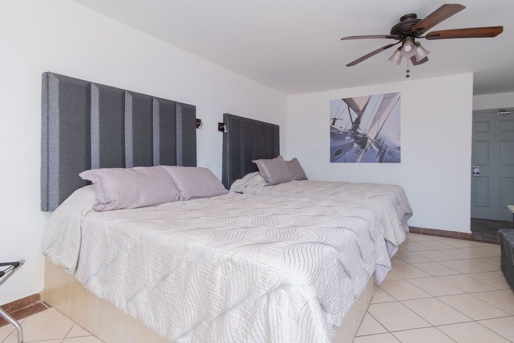 Playa Bonita Deluxe Room, Multiple Beds, Balcony, Partial Ocean View 3