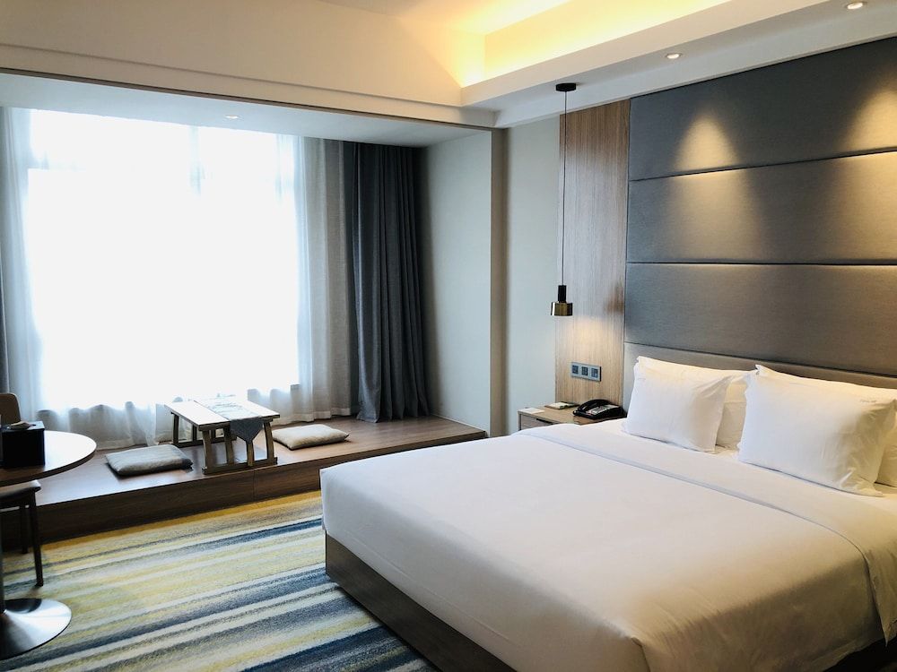 Standard Room, Multiple Beds, Smoking (Mid Floor)