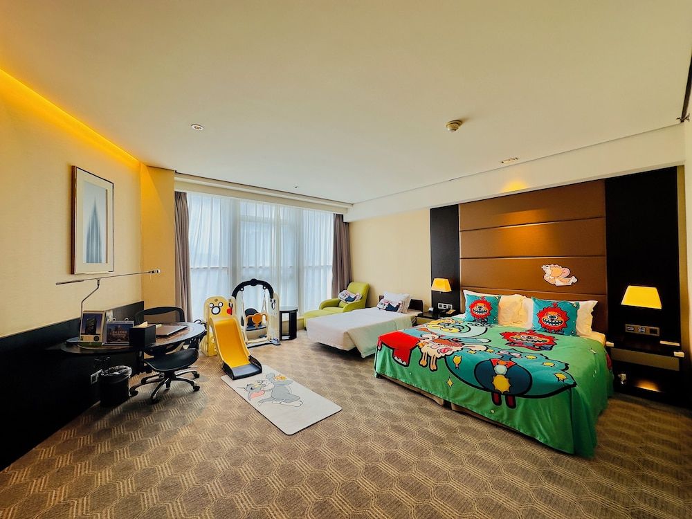 Premium Room, 1 King Bed (Kids Theme)