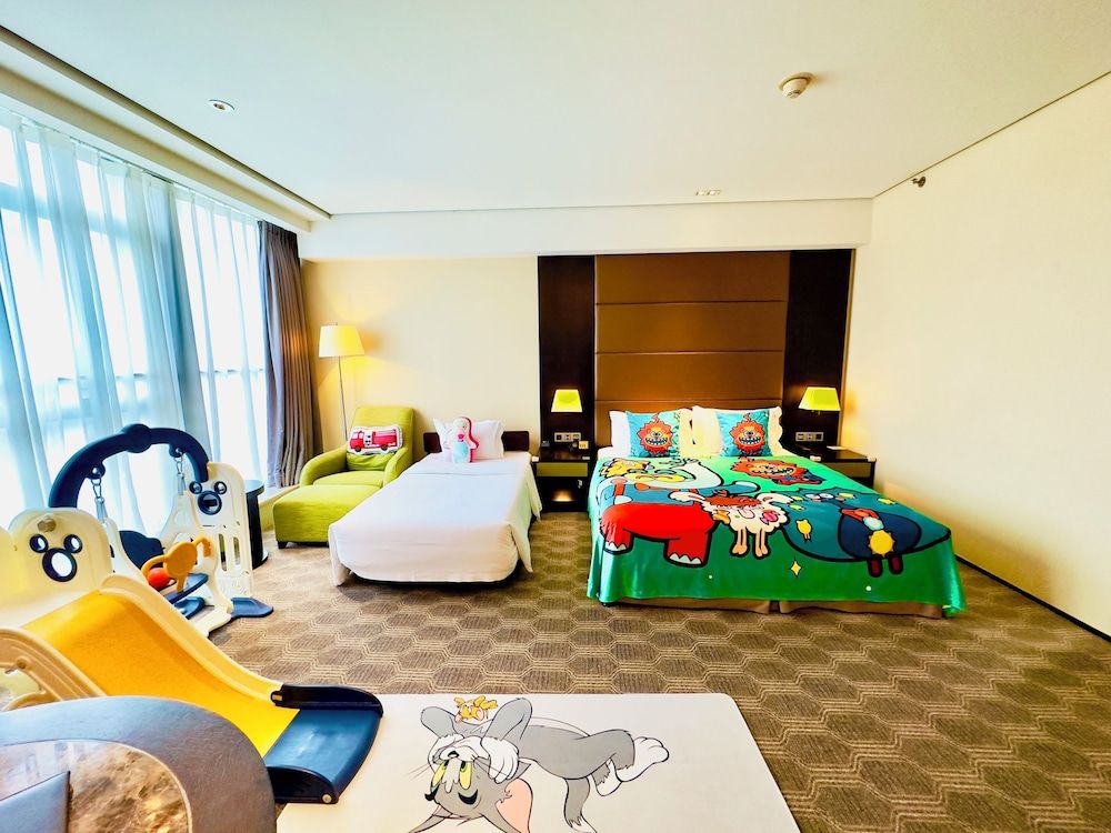 Premium Room, 1 King Bed (Kids Theme)