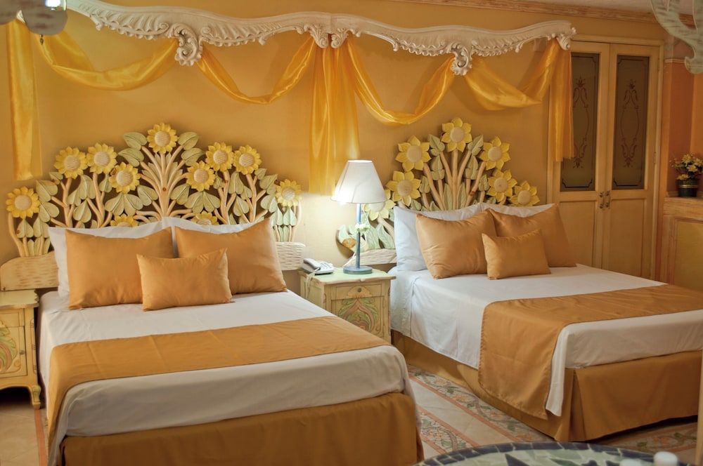 Hotel Villa Las Margaritas Plaza Cristal Triple Room 2
