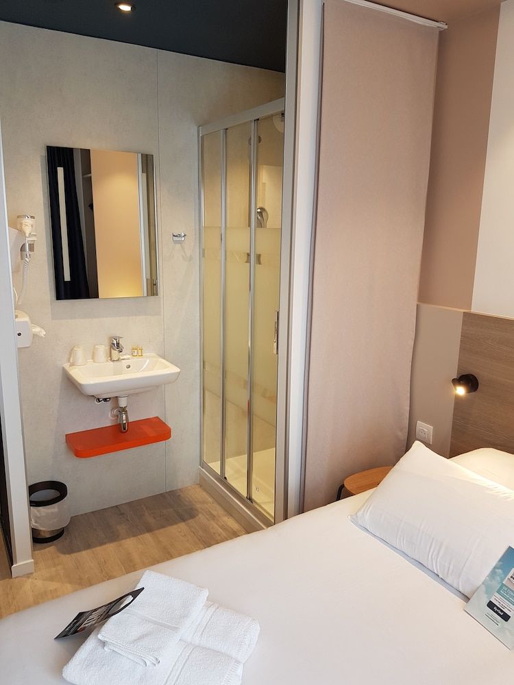 Kyriad La Fleche Standard Room, 1 Double Bed 23