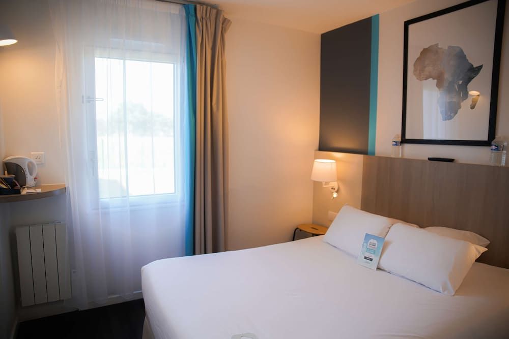 Kyriad La Fleche Standard Room, 1 Double Bed 14
