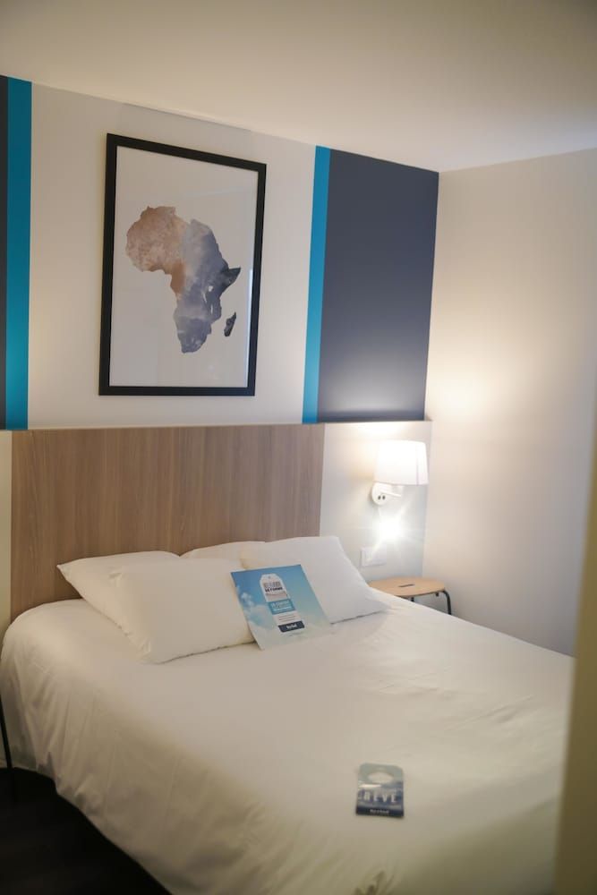 Kyriad La Fleche Standard Room, 1 Double Bed