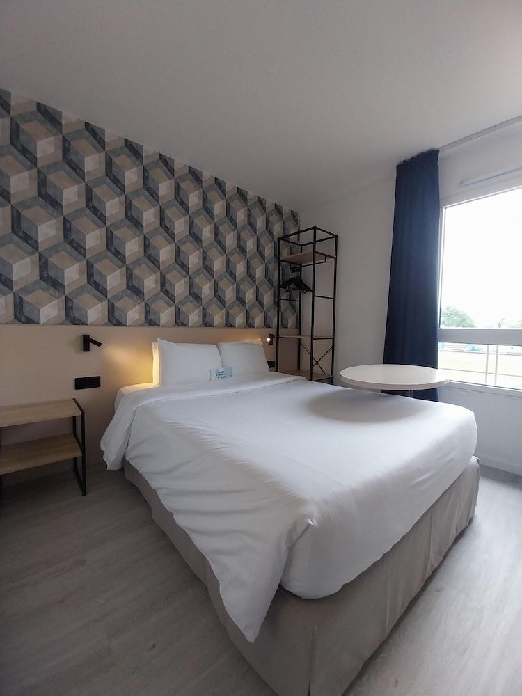 Kyriad La Fleche Standard Room, 1 Double Bed 15