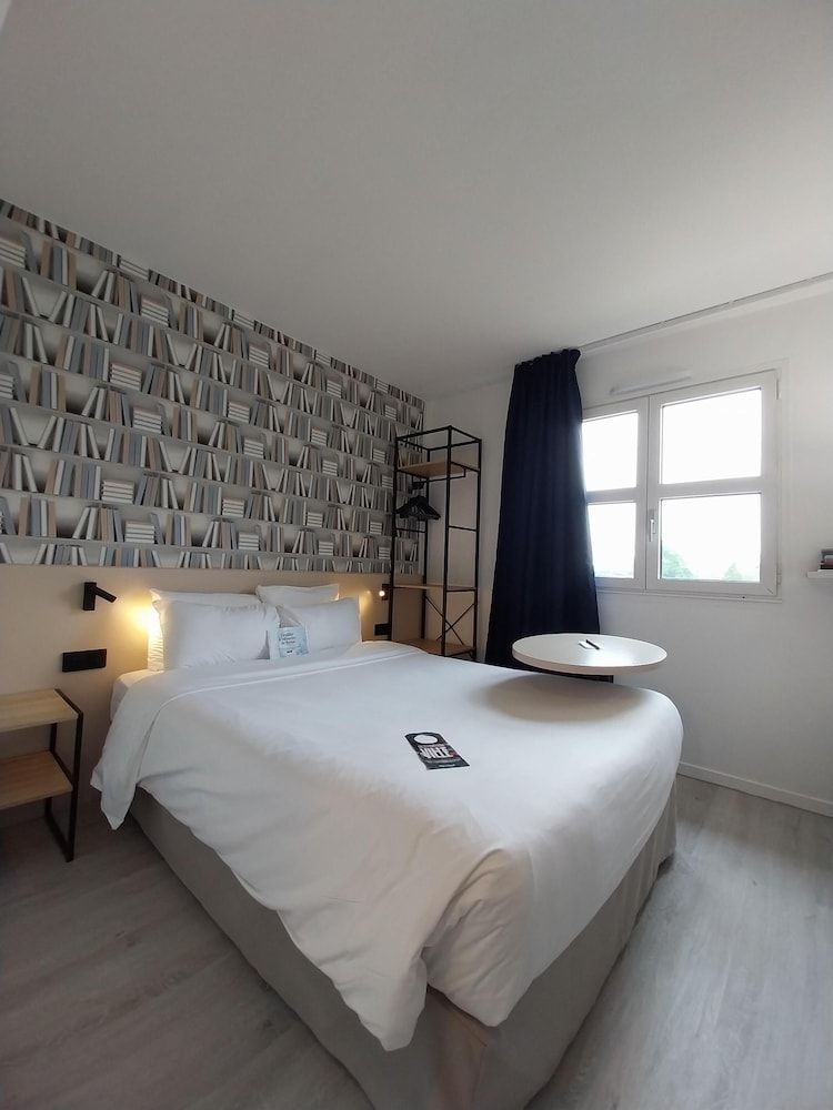 Kyriad La Fleche Standard Room, 1 Double Bed 16