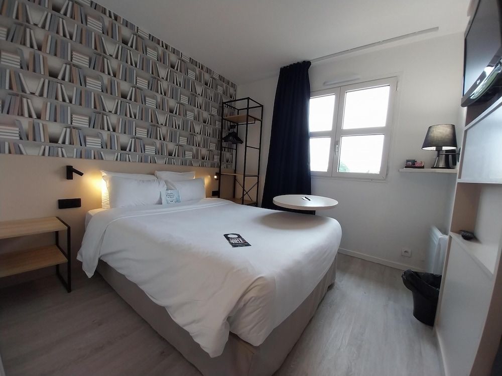 Kyriad La Fleche Standard Room, 1 Double Bed 17