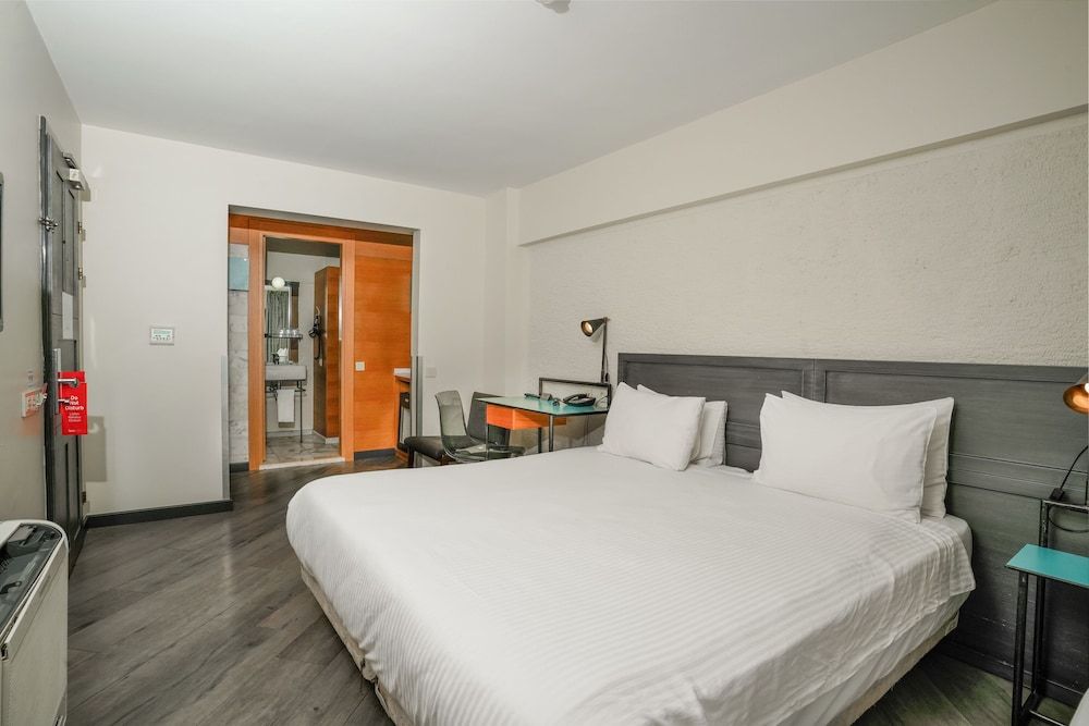 Faros Hotel Taksim Triple Room 6
