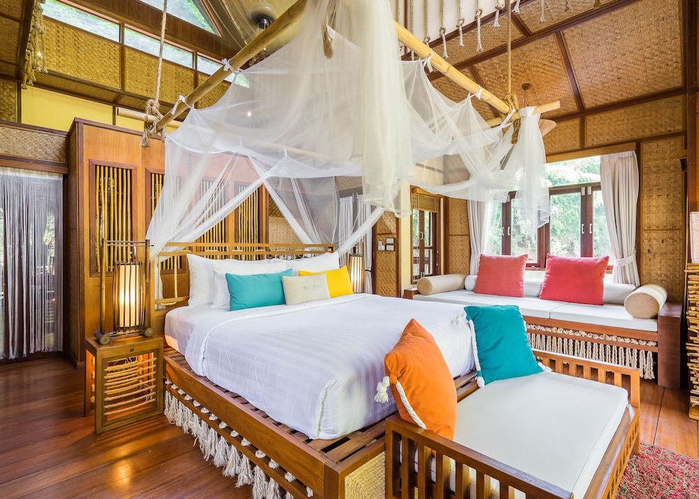 Villa (Floating with Breakfast)