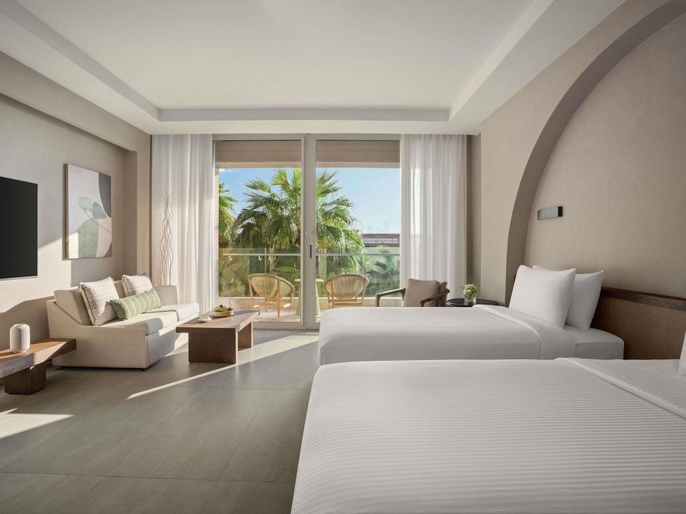 Rixos The Palm Hotel & Suites Deluxe Room, 1 King Bed 3