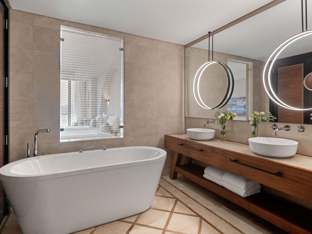 Rixos The Palm Hotel & Suites Deluxe Room, 1 King Bed 7
