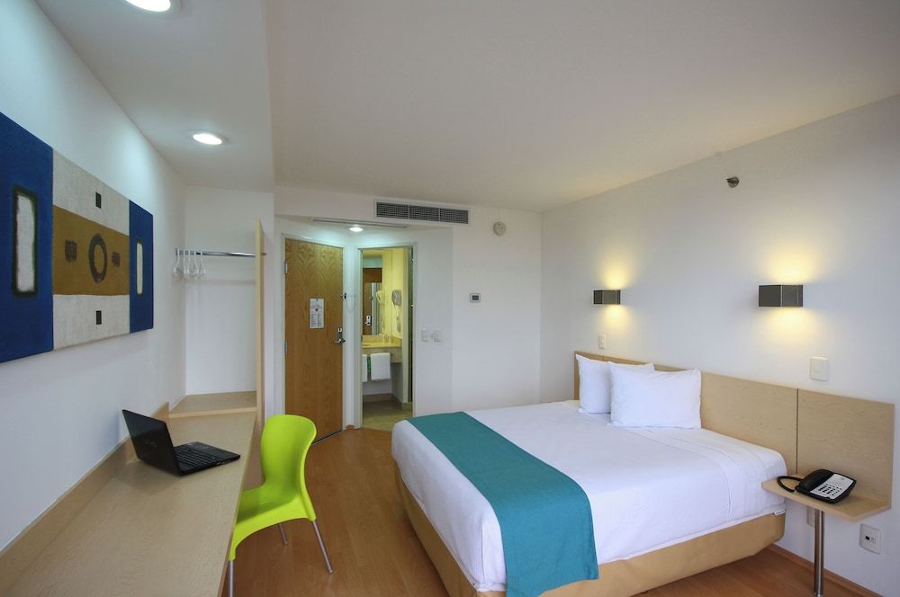 One Guadalajara Centro Histórico Standard Room, 1 Queen Bed 2