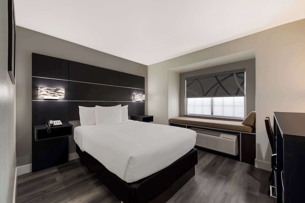 Standard Room, 1 Double Bed, Non Smoking, Refrigerator & Microwave