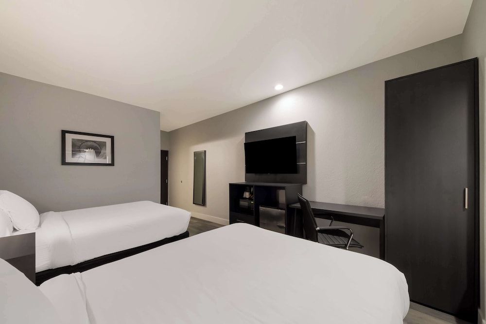 Standard Room, 2 Double Beds, Non Smoking, Refrigerator & Microwave