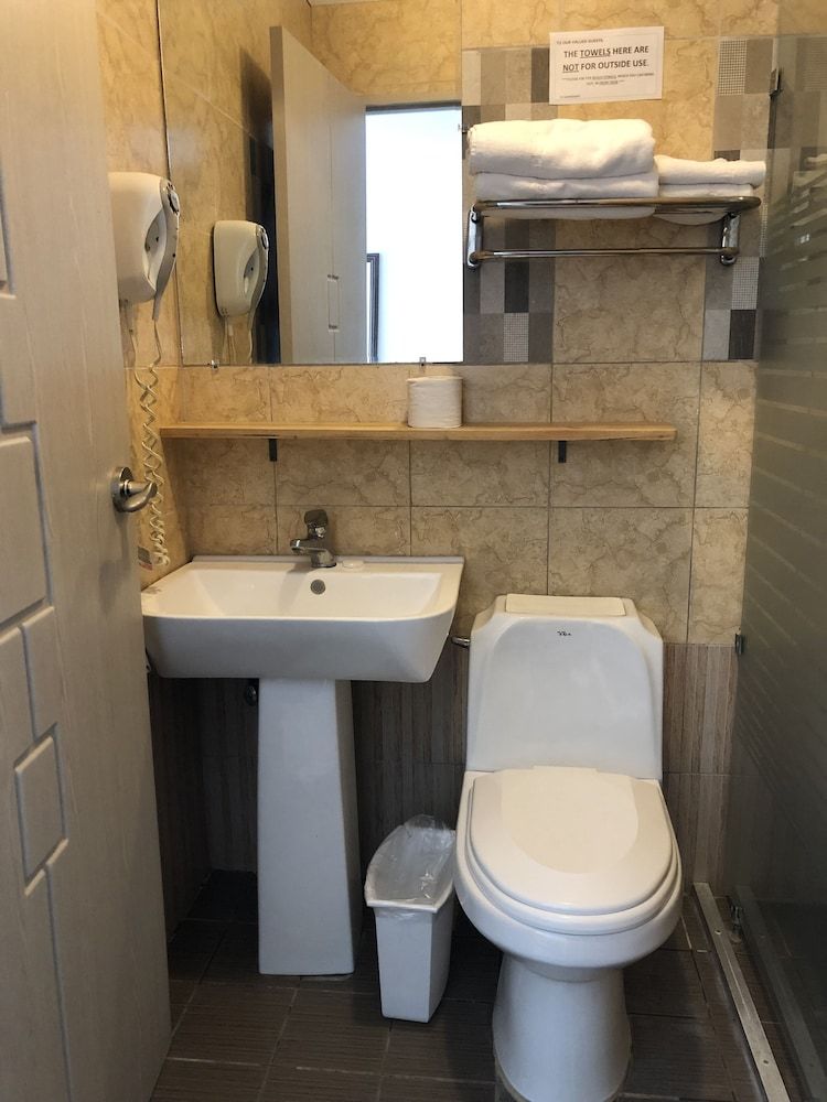 Holiday Saipan Hotel Deluxe Room, 2 Twin Beds 7