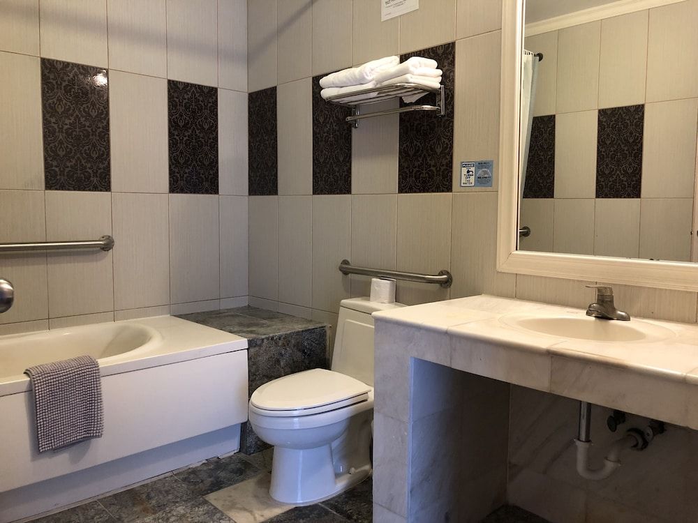 Holiday Saipan Hotel Superior Deluxe Room, 2 Queen Beds 9