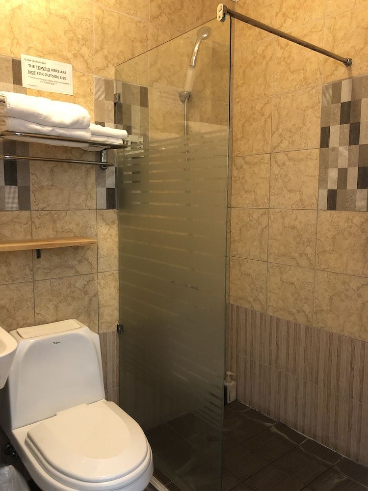 Holiday Saipan Hotel Deluxe Room, 2 Twin Beds 6