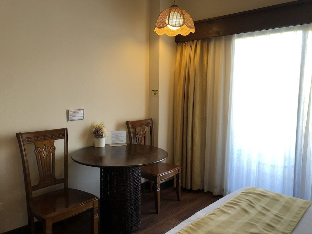 Holiday Saipan Hotel Deluxe Room, 2 Twin Beds 11