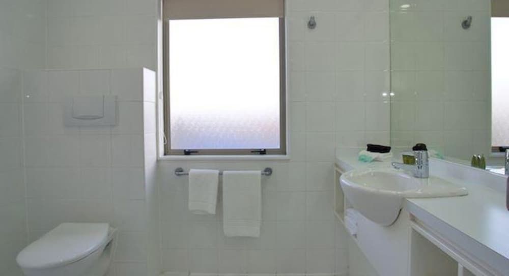 Village Motel Apartment, 2 Bedrooms 10