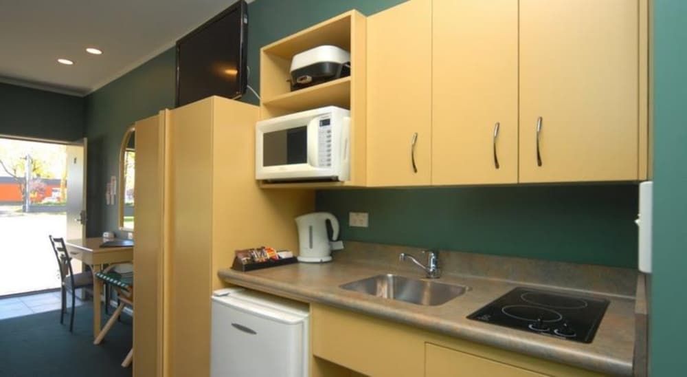 Village Motel Apartment, 2 Bedrooms 19