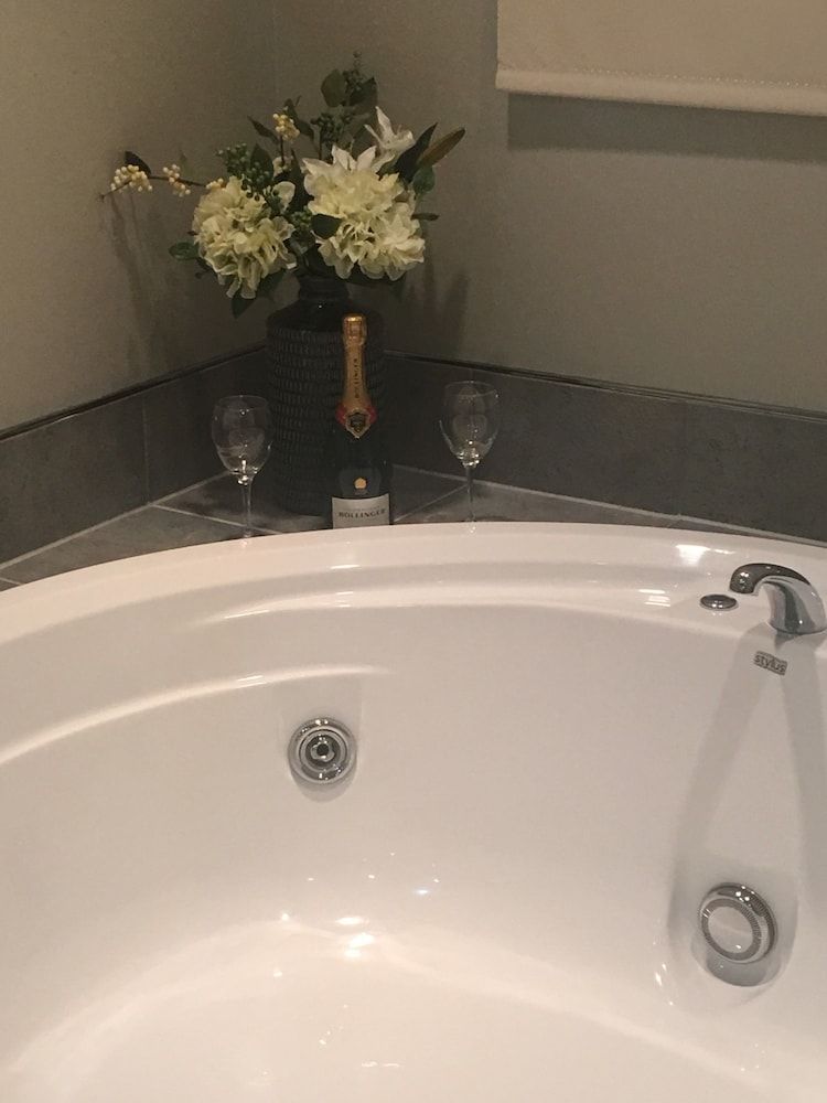 Village Motel Apartment, 2 Bedrooms 14