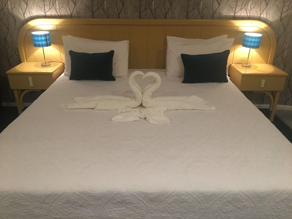 Village Motel Apartment, 2 Bedrooms 5