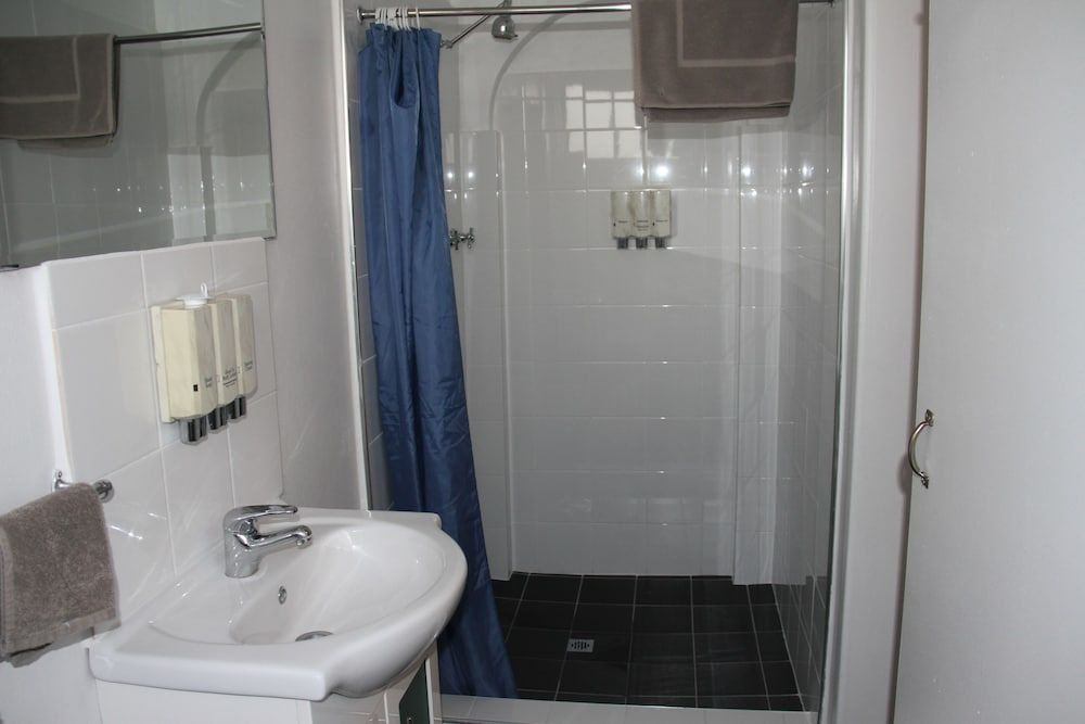 Alpine Heritage Motel Budget Family Room 3