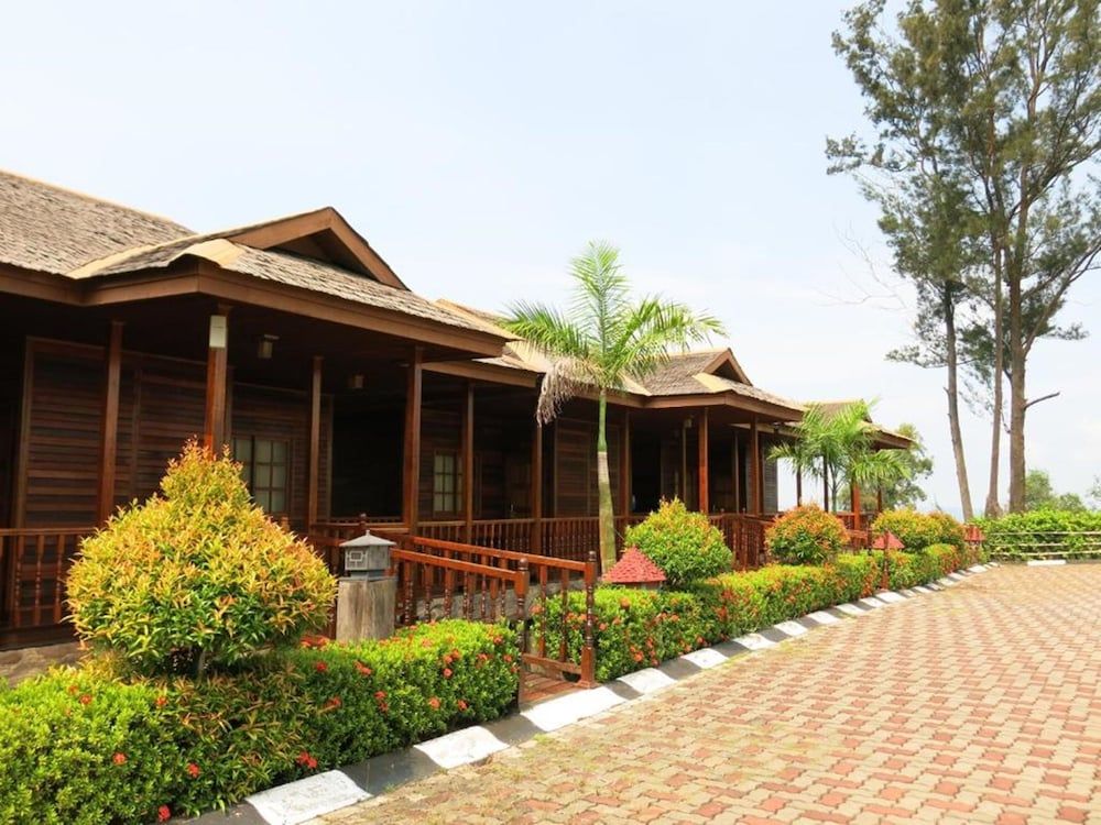 undefined KTM Resort 7