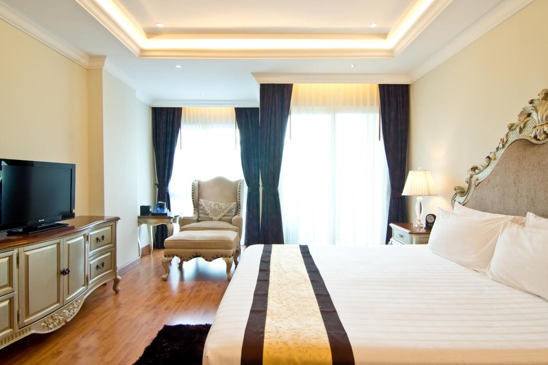 Studio King bed