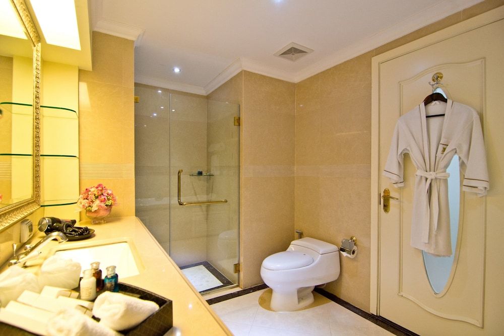 LK The Empress Pattaya Deluxe city view with jacuzzi 11