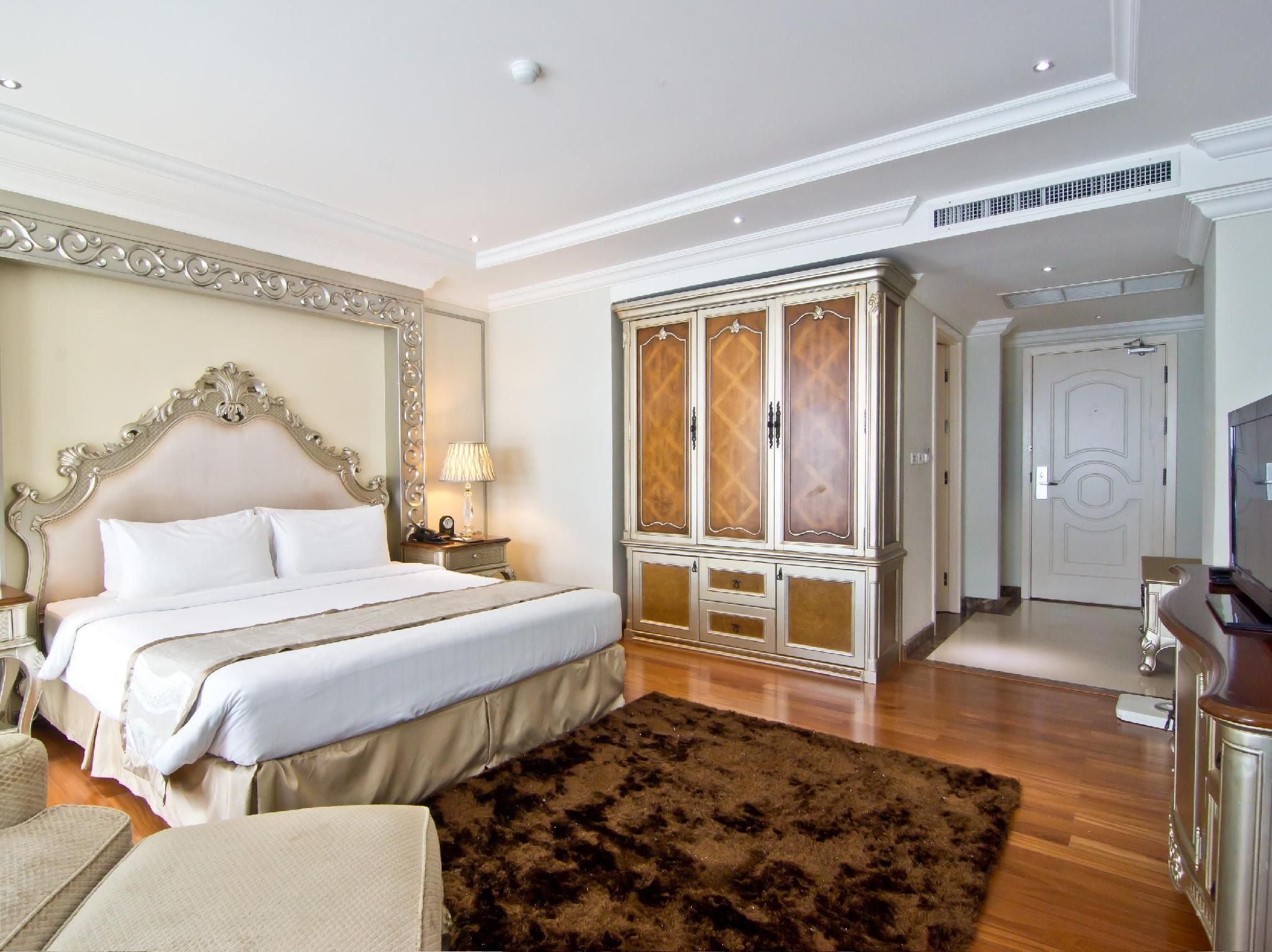 Superior King Bed