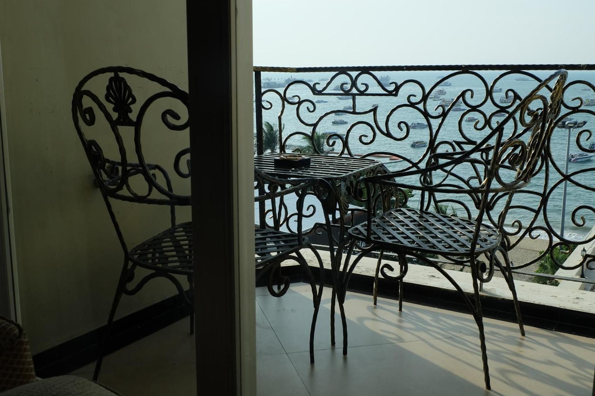 Deluxe Sea View King Bed with Jacuzzi