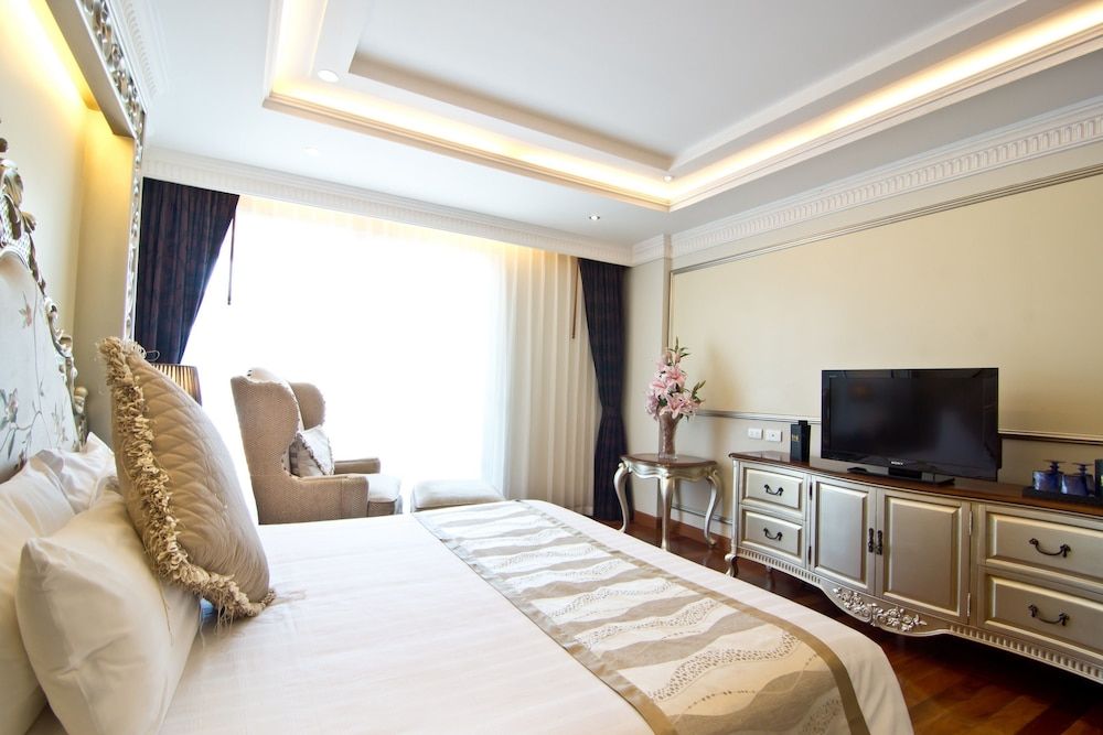 LK The Empress Pattaya Deluxe city view with jacuzzi 7