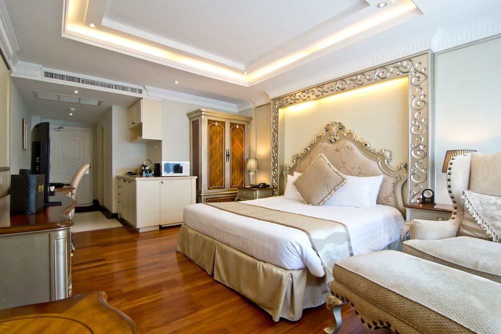 LK The Empress Pattaya Deluxe city view with jacuzzi 2