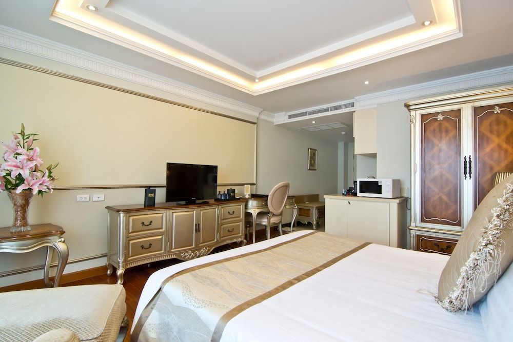 LK The Empress Pattaya Deluxe city view with jacuzzi 3