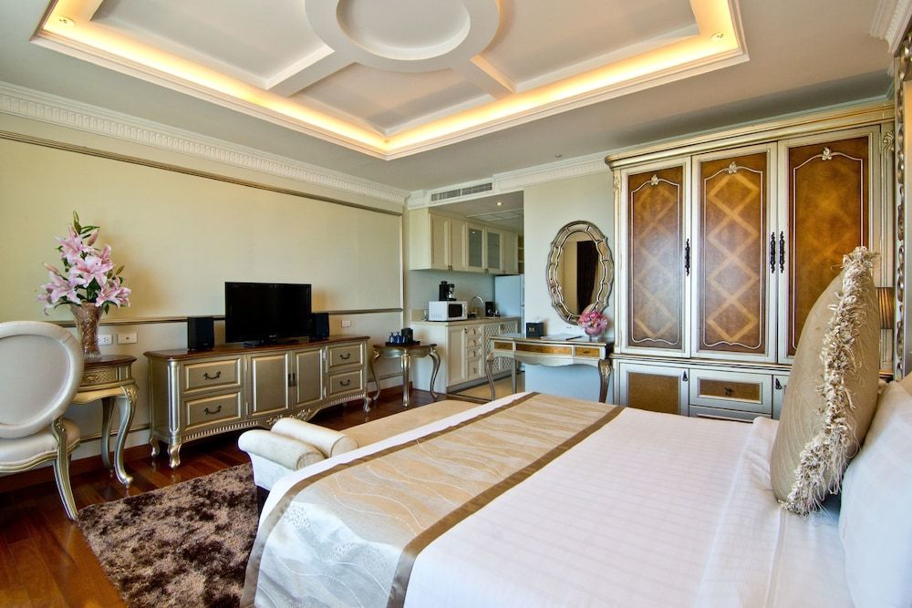 Deluxe beach front with jacuzzi