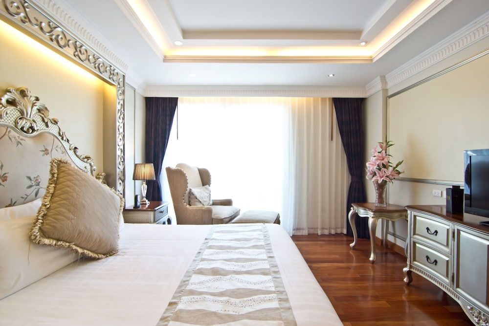 LK The Empress Pattaya Deluxe city view with jacuzzi 9