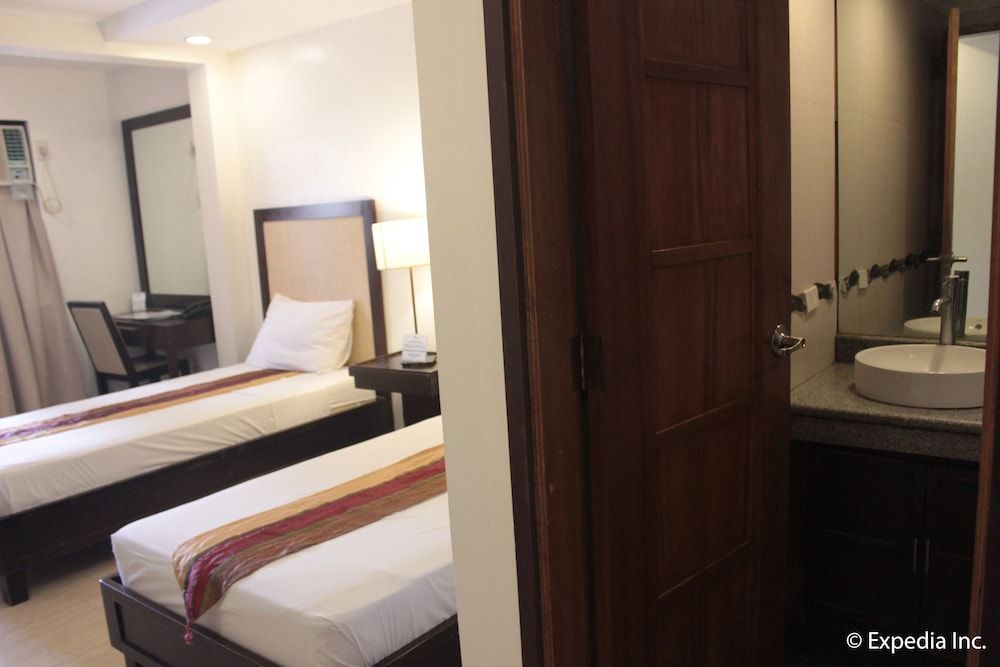 Subic Grand Seas Resort Deluxe Twin Room 7